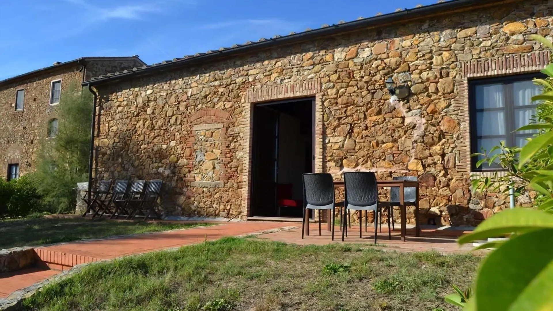 Superior Apartment Mit 2 Schlafzimmern Und Garten Campiglia Marittima 0*,  Italy